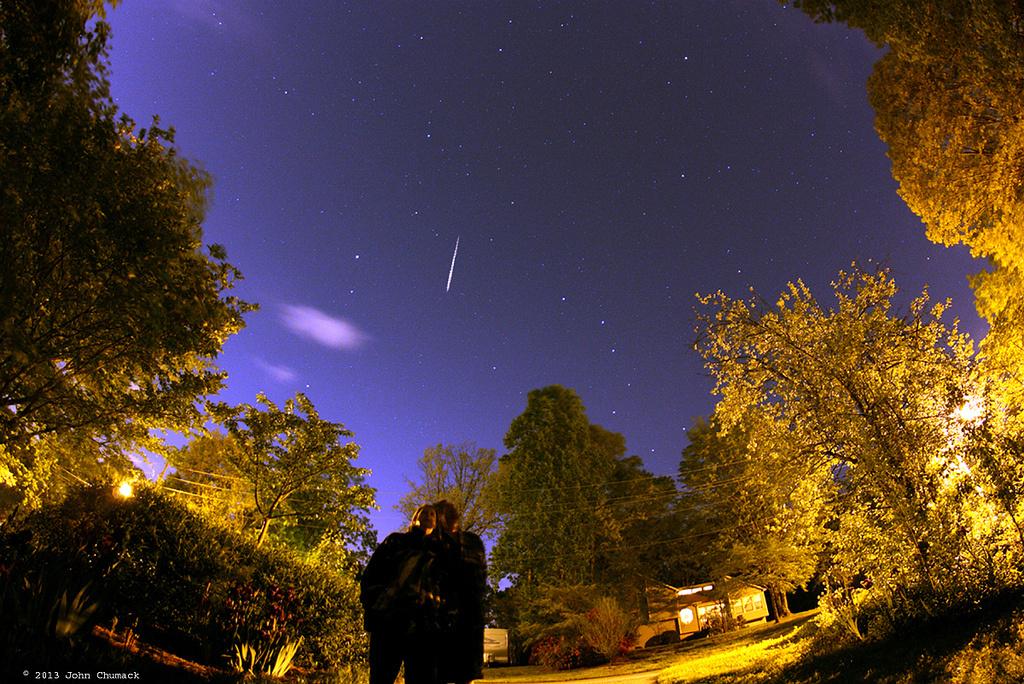 The 2015 Lyrid Meteors Peak Tomorrow Night! universetoday.com/119842/the-201…