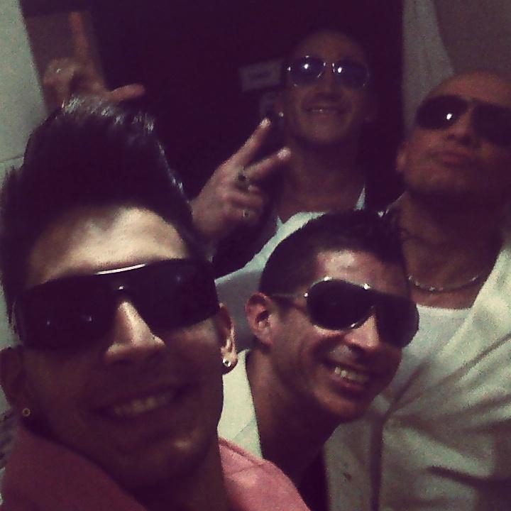 HidJonathan's tweet photo. Show con mis amigos, staff de el bosque, cumple de 15 http://t.co/StryBufzqs