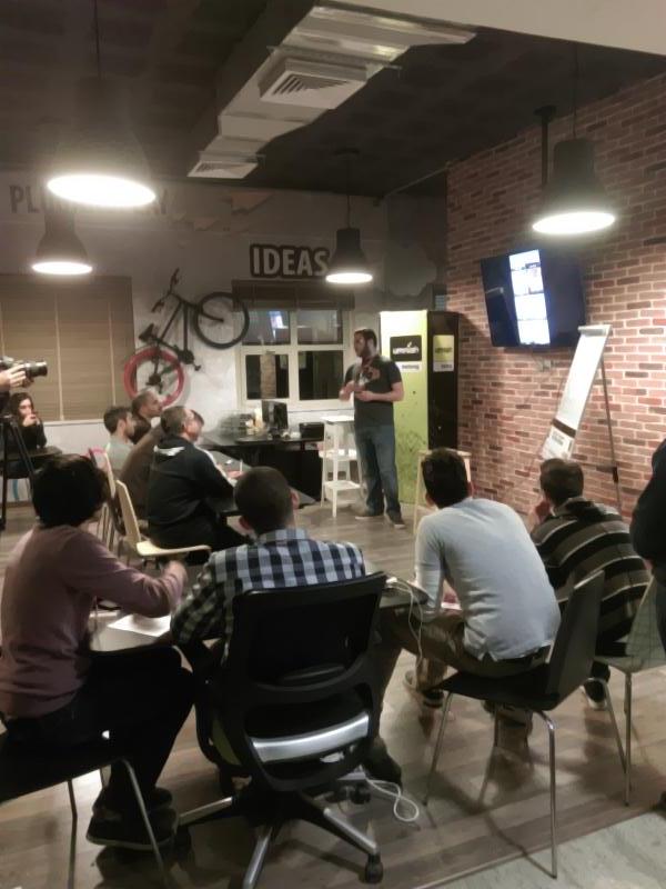 LaRolitta's tweet photo. 4th team #edy pitching @RedTroops #johack @Umniah good luck! http://t.co/EWzSM4wnfK