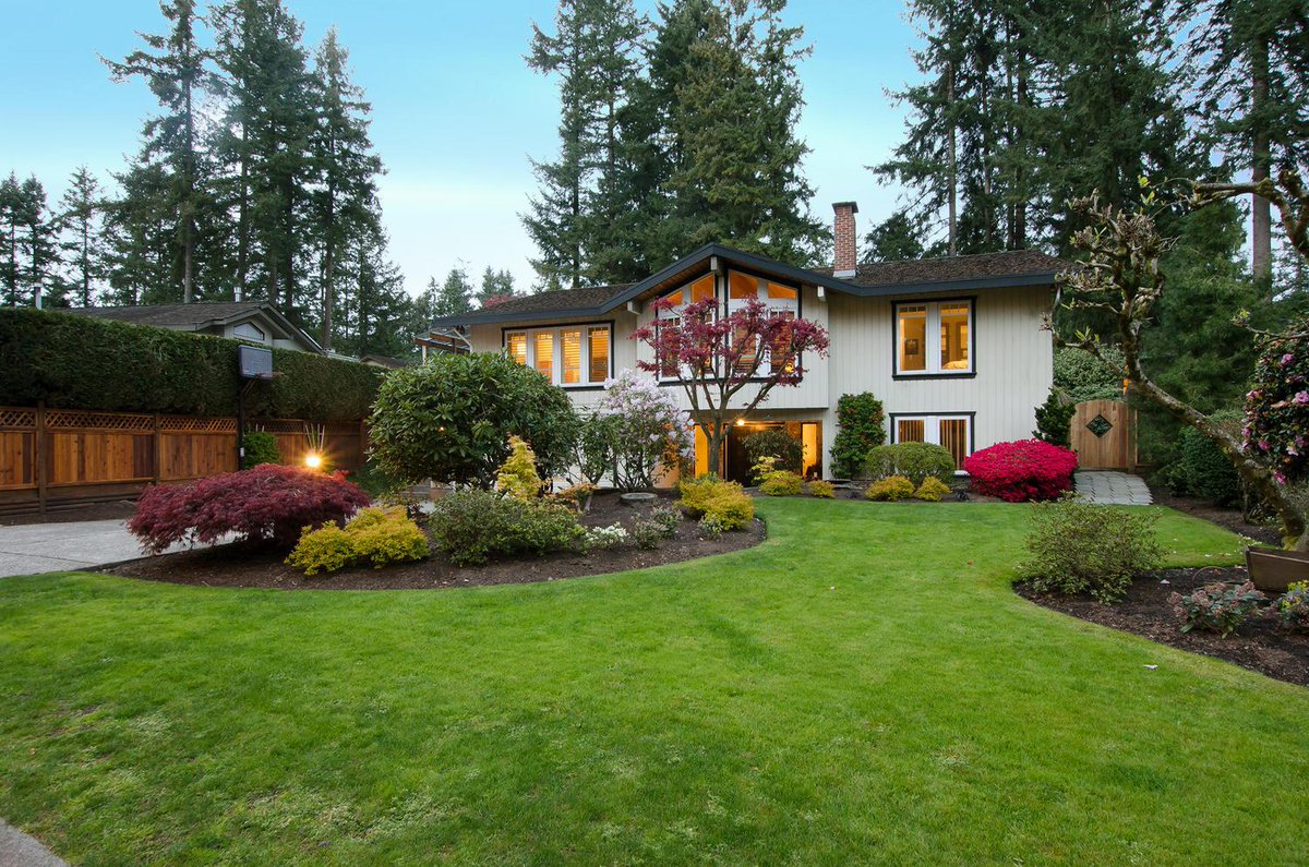 vancouverremax's tweet photo. What does a big shop with 220 power add to this homes value? Come by the open house find out. http://t.co/hJJ4AnUvxp http://t.co/1OjWXqoXEn