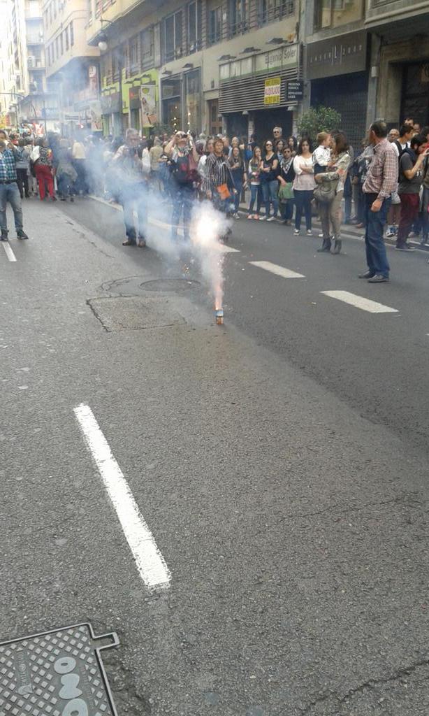 SolidaritatPV's tweet photo. Som catalans a la manera de València #25dabril http://t.co/OHDJXFGPom