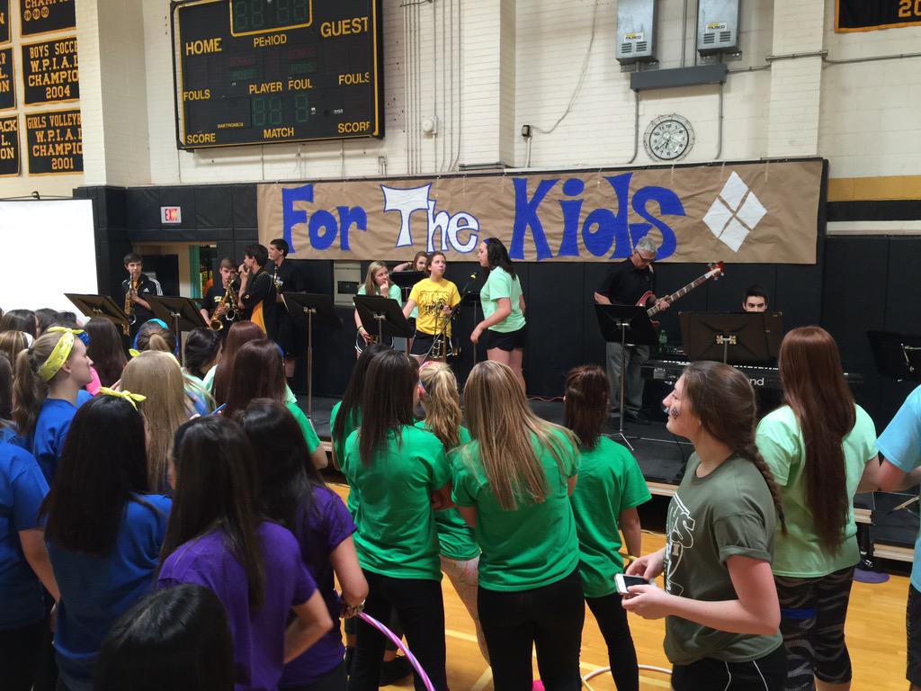 TJ_miniTHON's tweet photo. Herazo and Friends take the stage!!!! http://t.co/gwO23WTMMs