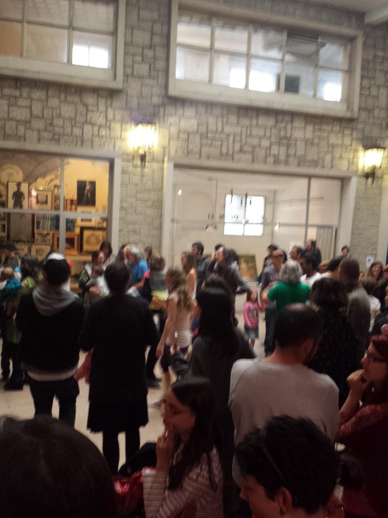 malakids_es's tweet photo. En el pasaje de fuencarral baila con #cuerpoypoder en #Malakids http://t.co/ib4zDrq88l