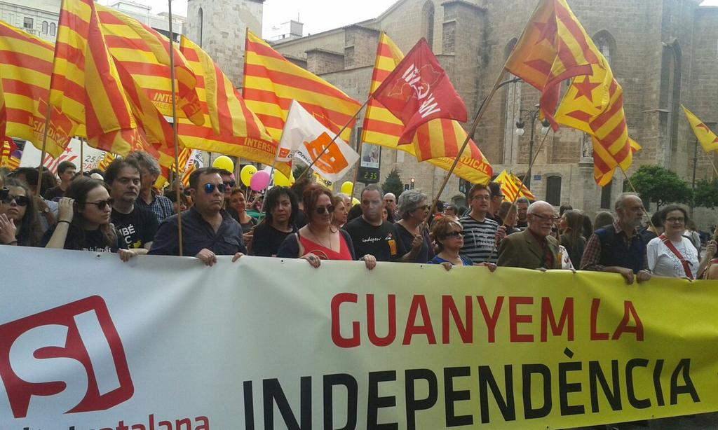 SolidaritatPV's tweet photo. #València #25dabril Guanyem la independència http://t.co/qsSzAApsJ3
