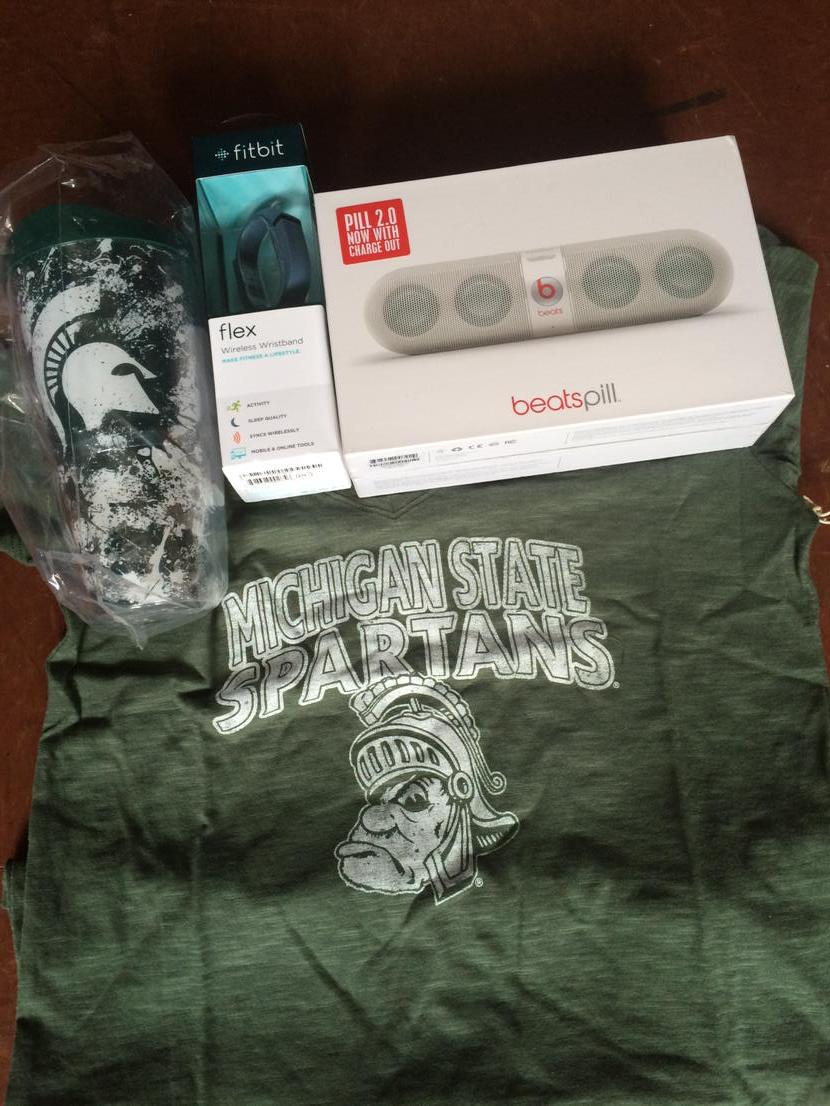 TaraStafford's tweet photo. Thank you so much @ATT for the wonderful package! #BracketFanatic #GoGreen http://t.co/Df5dsqkCBF