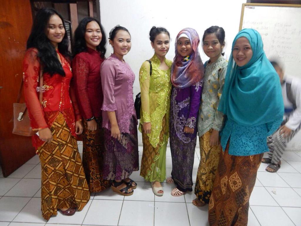 secone1_'s tweet photo. Girls and boys X RPL 1 @Osissmkmdl #kartinismkmandalahayu http://t.co/DMmGemSo5X