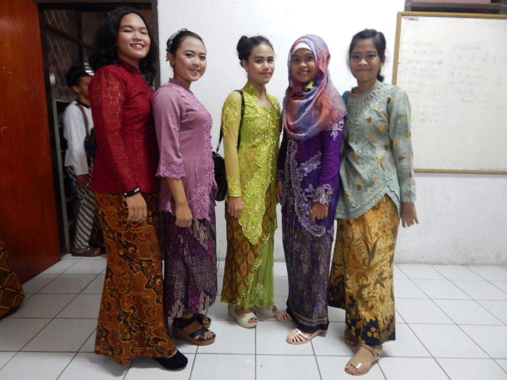 secone1_'s tweet photo. Girls and boys X RPL 1 @Osissmkmdl #kartinismkmandalahayu http://t.co/DMmGemSo5X
