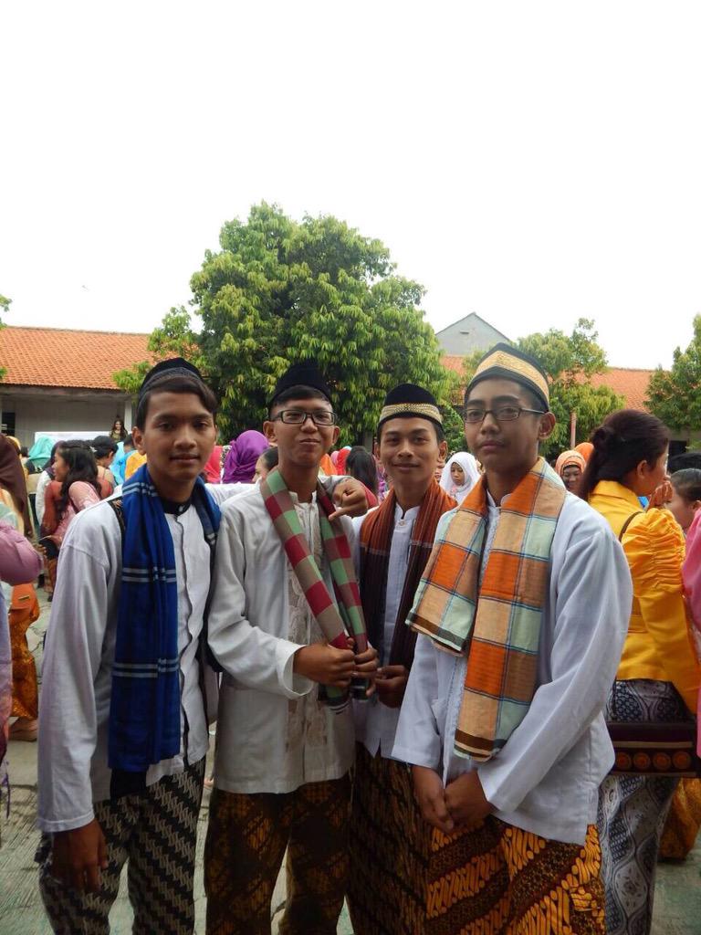 secone1_'s tweet photo. Girls and boys X RPL 1 @Osissmkmdl #kartinismkmandalahayu http://t.co/DMmGemSo5X