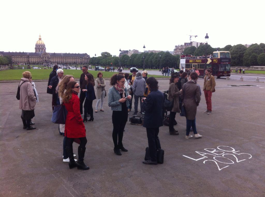 Labo2025's tweet image. Rassemblement pour le début de la visite ! @GareLisch @Auriane_C_ @TF1 @ExpoFrance2025