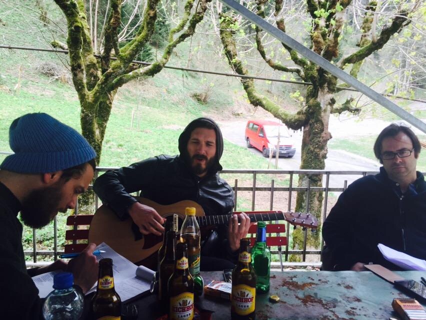 memanmachine's tweet photo. Chorprobe. Roli, Simon und Daniel. #memanmachine #neuesalbum #chörli http://t.co/I3FHFHf5fP