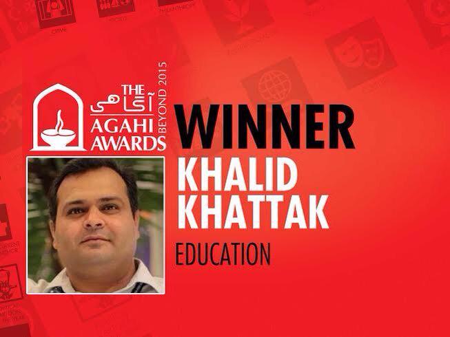 Khalid_Khattak's tweet photo. Dedicated my award to #APS martyrs, abducted students of #Nigeria and #garrisaattack students @AgahiAwards http://t.co/aIcmAPfMWQ