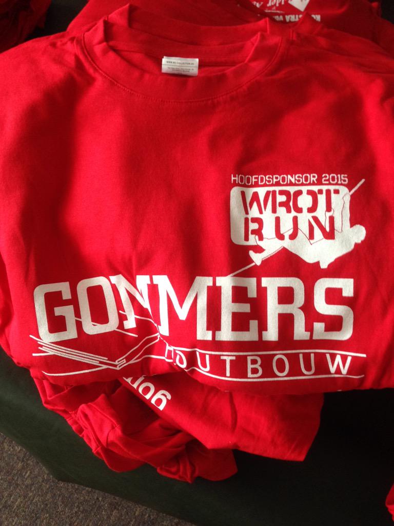 Wrotrun's tweet photo. Druk bezig met shirts inpakken voor aanstaande maandag! #wrotrun #survival #gommershoutbouw http://t.co/NXPZUdRsLY