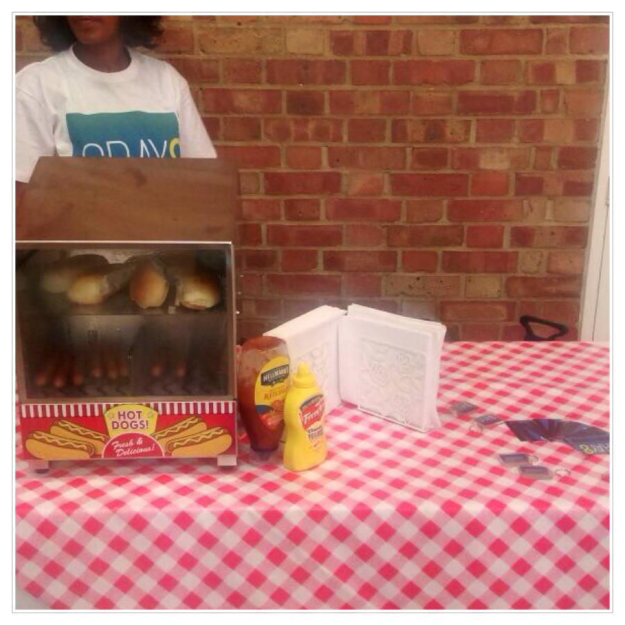 Gray8events_Ent's tweet photo. A @BrixSoupKitchen affair the other week! Hire with us to make your #event #gray8! #hotdogs #bumpercars  #mascots http://t.co/pMcaJkPwKr