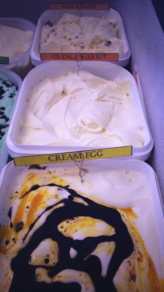 No6deli's tweet photo. Look at the cream egg one! Dive in! http://t.co/tOZTtlgYwi