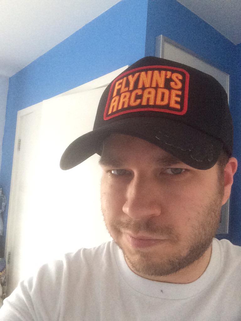 DisAfterDarkPod's tweet photo. @disafterdark: #flynnlives #tron #hefightsfortheusers @luckysevencap @TronLegacy http://t.co/wfmagpqlxg