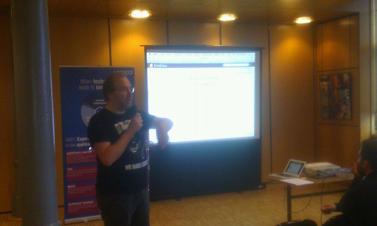 vThavo's tweet image. Avec François Tonic, le rédacteur en chef de #programmez #Docker au #GlobalAzure