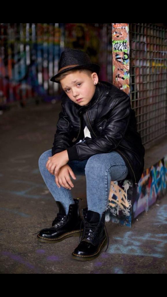 KY1171's tweet photo. @ollyofficial my little man looking and posing like the one and only... http://t.co/V0b2mCqtqx