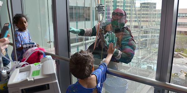 people's tweet photo. Meet the most awesome window washers ever http://t.co/pWtiz7IIrQ http://t.co/ITG4mBv0vU
