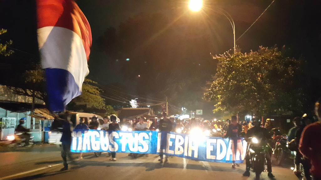 AremafcOfficial's tweet photo. Sampai malam ini aremania gelar sepak bola jalanan. Ikuti kata @imam_nahrawi @KEMENPORA_RI http://t.co/bYQ6gr9x41