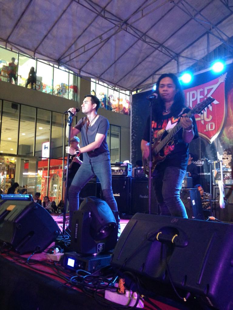 @ Gitaran Sore <a href="/GitarPlus/">GitarPlus magazine</a> !! 
<a href="/Dsinathrya/">darius sinathrya</a> <a href="/Pupun_Dudiyawan/">Pupun Kapten Dudiyawan</a> <a href="/bimantararagil/">bimantara</a>