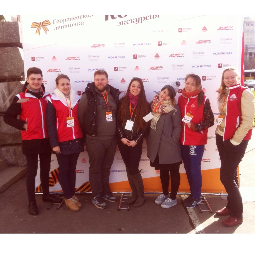 gl9mayru's tweet photo. Остался час до финиша участников квеста #ГЛ2015! Команда организаторов вместе с #ВолонтерСО в ожидании:) #КомандаСО http://t.co/2wfBpxN1Th