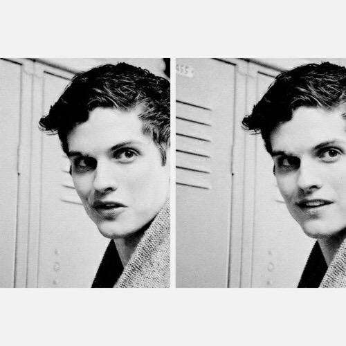 Happy birthday, you deserve all the world. <3 Greets from Perú 