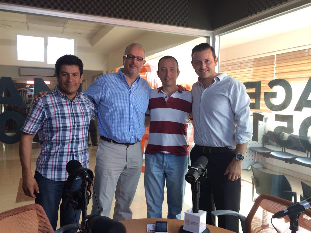 ptorresmx's tweet photo. Y ahora platicamos con @Carpimal sobre Selección Canina que ya se estrenó @informactiva @HectorRodrigo http://t.co/SFpyP1ezna