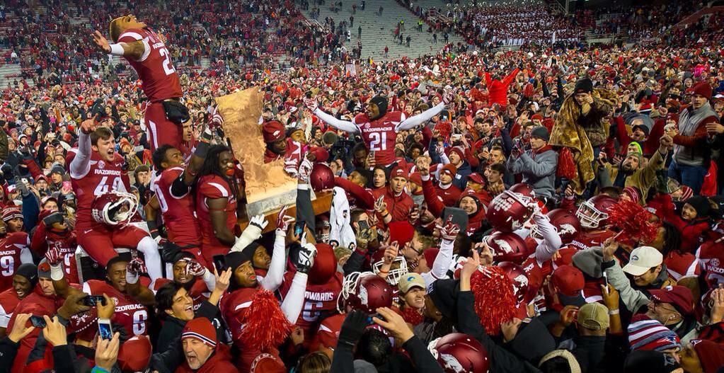 sihog's tweet photo. @IsaiahGraham @ArRecruitingGuy @BarryLunneyJr we are all family in Hogville! Enjoy the day @FollowHogs #WPS #LAHOG http://t.co/X31CflApY7
