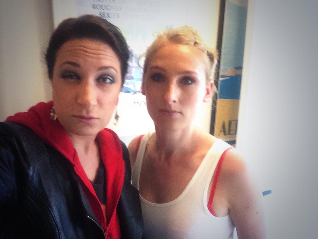 marjoleintjevp's tweet image. Makeup vd freules voor grote adelsbal vnvnd is gereed. In Scheveningen in galajurk hijsen #kurhaus #organisator #adel