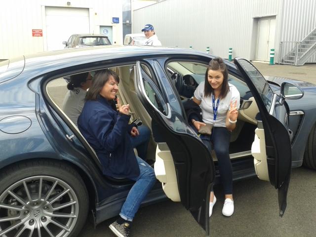 MontessinosR's tweet photo. #Michelin #StudentDays  le staff revient après un tour a 280 km/h. http://t.co/6NHovDL81P