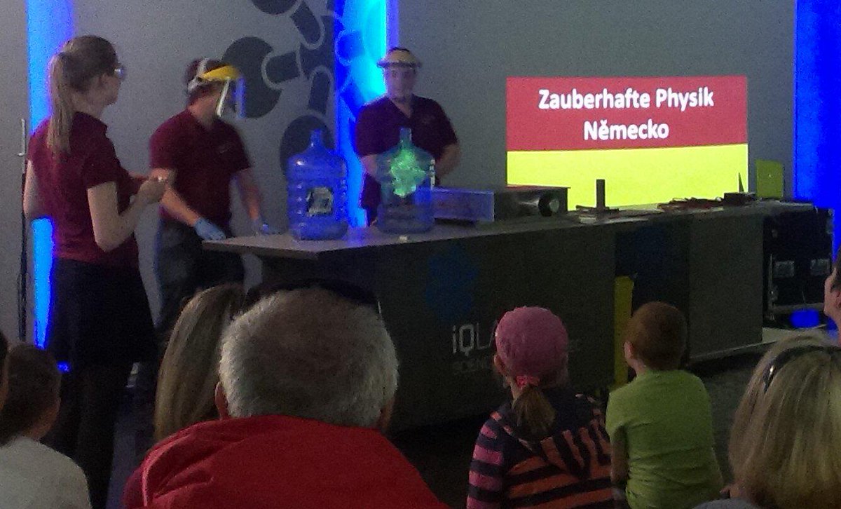 EuroScienceFun's tweet photo. This year's final show gives a small taste of next year's location with their northern lights: Zauberhafte Physik! http://t.co/2jbeYwIjRh