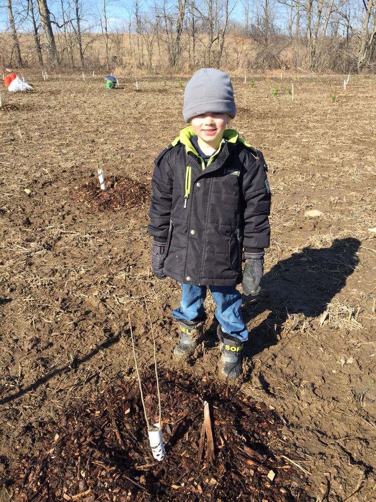 justin_r_funk's tweet photo. Having a blast planting trees at the #RotaryForest for @RotaryGuelph http://t.co/fjXsLwHRcc