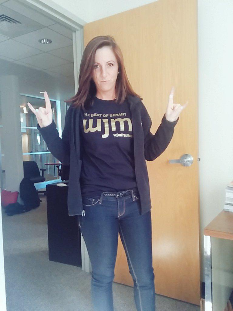 WJMFRadio's tweet photo. Sue just got official! #wjmfradio #springstock2015 #ocdmoost&twist http://t.co/wK4Vn6yefs
