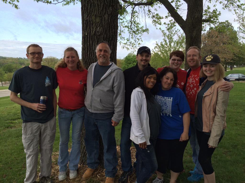 kharp84's tweet image. The T752 team is up bright and early and ready to Serve Jeff City! #targetvolunteers