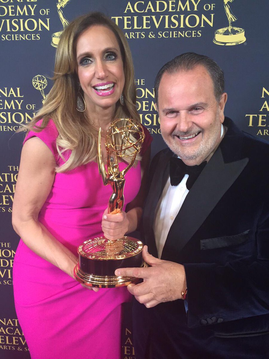 AlbertoCiurana's tweet photo. Muchas felicidades @liliestefan @rauldemolina por el #Emmy ganado por @ElGordoyLaFlaca http://t.co/dVObn8uVMD