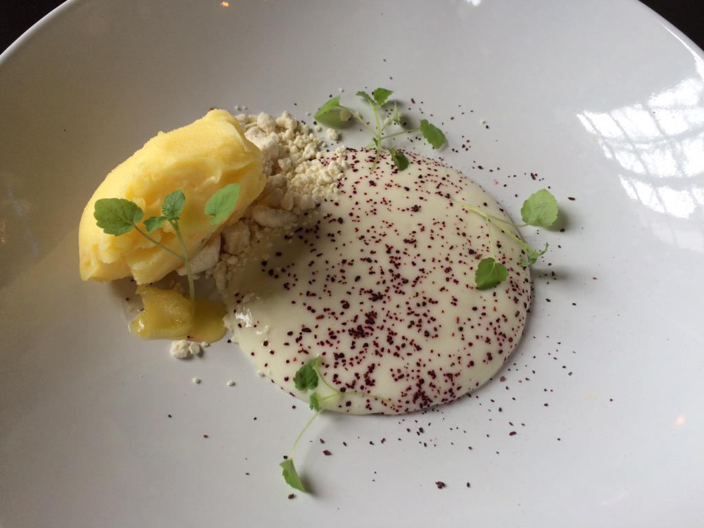 AC_AllClass's tweet photo. Inspiratie opdoen @staetsamsterdam. Pop-up restaurants #aanrader http://t.co/2fC7FED3yR