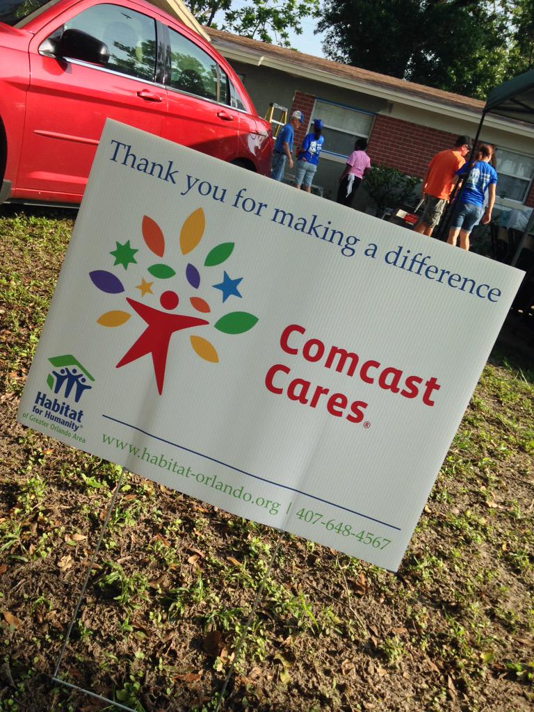 WillLeBlancII's tweet photo. Taking care of one of our #orlando neighbors! #ccday #comcast #nbcuniversal #universalorlando #gsgivesback http://t.co/4mbhAC1aI7