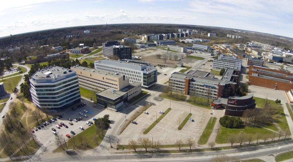 SkypeUniHack's tweet photo. Where it's all happening! Photo by Priit Ladva #SkypeUniHack http://t.co/DADoausrVe