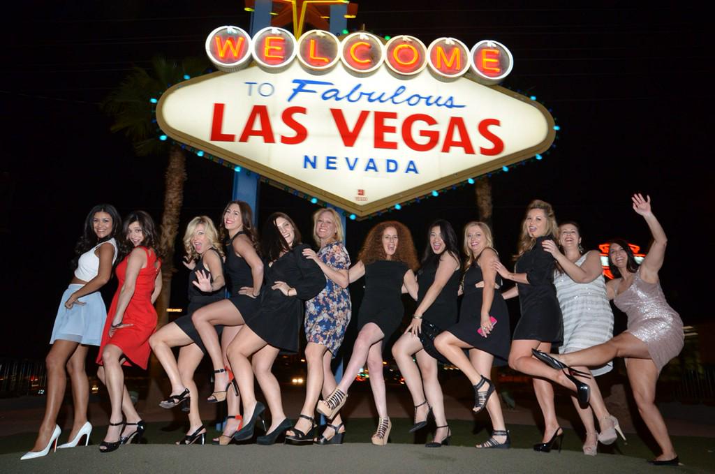 Cosmopolitan's tweet photo. 14 Things You Should Know Before Your Vegas Bachelorette Weekend http://t.co/o2iOO2sl35 http://t.co/debHmz2W1Y