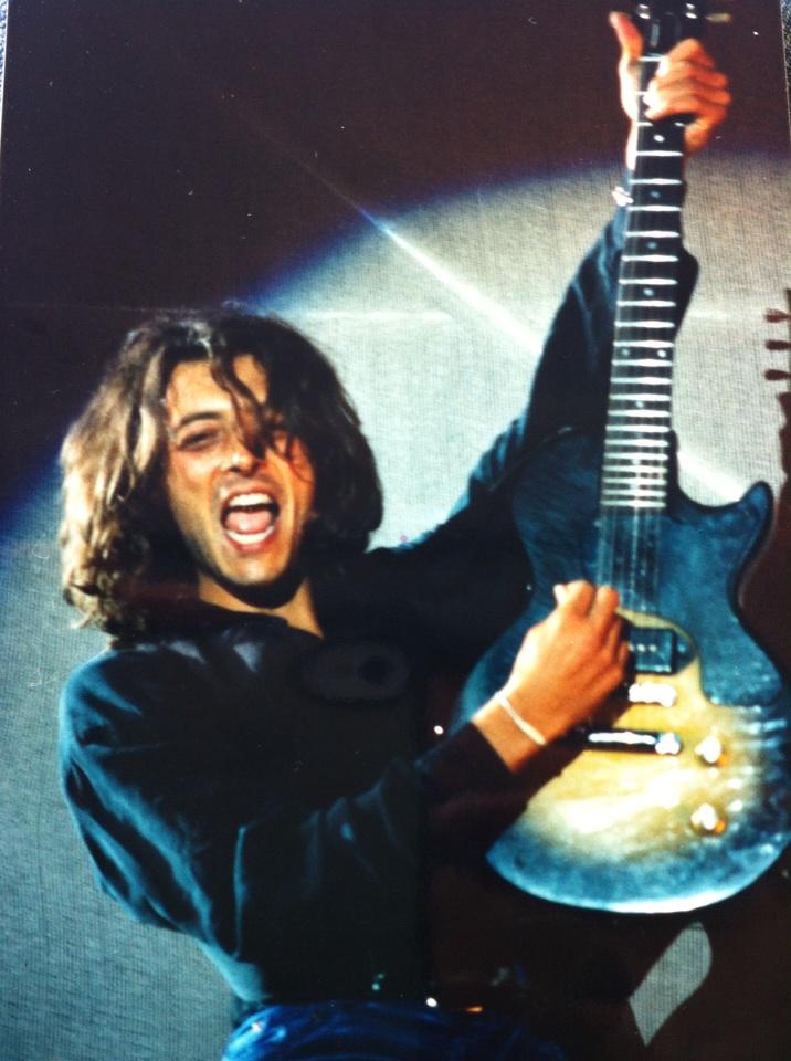 FPoggipollini's tweet photo. Mi hanno appena regalato questa foto risale al 1995. Viva la gioventù!! http://t.co/wOQkaWriyv
