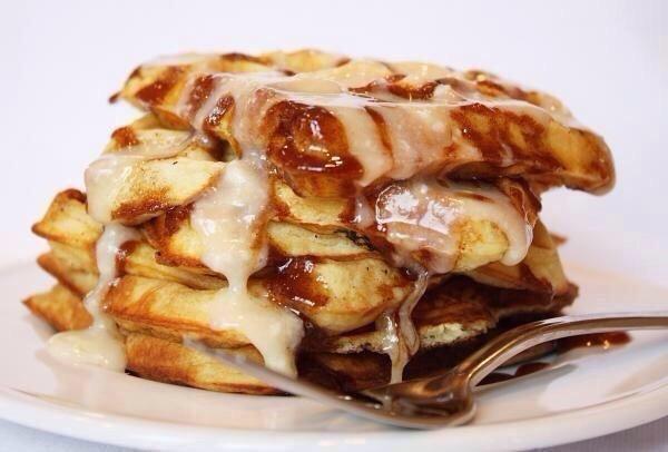 FoodPleaser's tweet photo. Cinnamon Roll Waffles. http://t.co/EFy4uvIT2M
