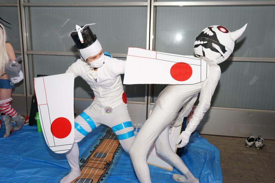 LO_O_l's tweet photo. 続・航 空 戦
…最後は互いの健闘を称えて握手(手元が翼で見えないケドw)
#cmksp #コスプレ #艦これ http://t.co/EmuyUWRwzO