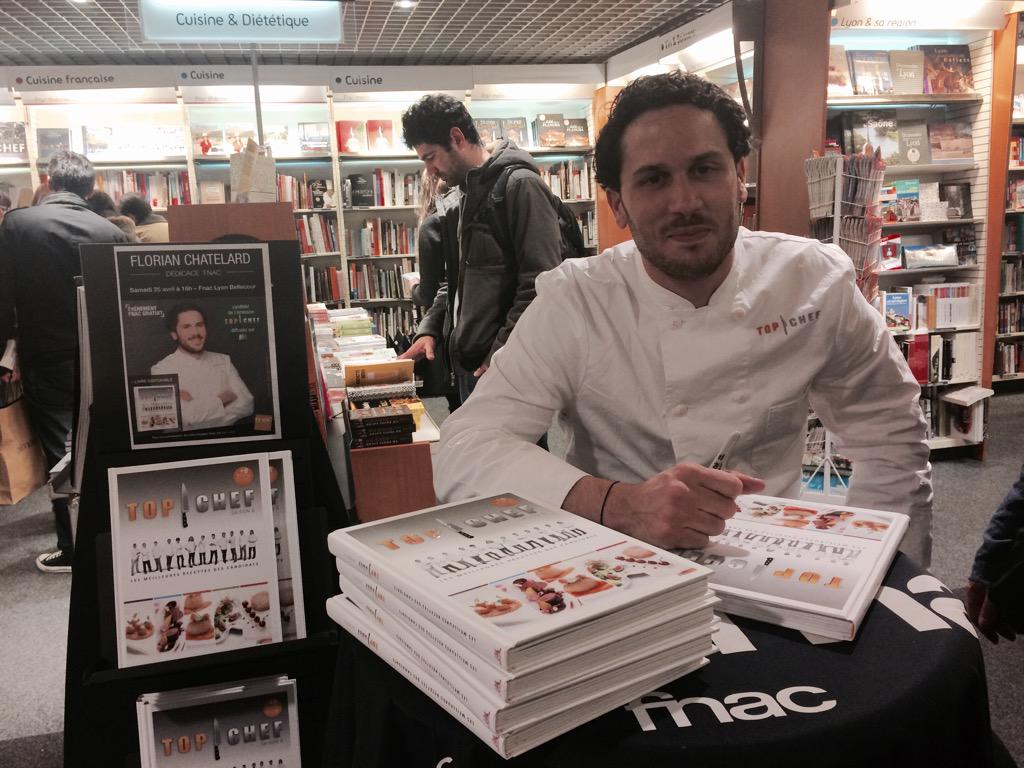 nelly_FnacRA's tweet photo. #RDVFNAC @FloChatelard en dédicace en ce moment à la @Fnac Lyon Bellecour #topchef2015 http://t.co/njRDIOftRa