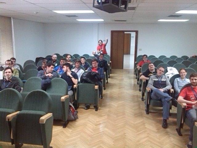 Pybonacci's tweet photo. A punto de empezar mi charla sobre el notebook de IPython en el #isbc2015 @isbc2015 http://t.co/0nJKqcQAhd