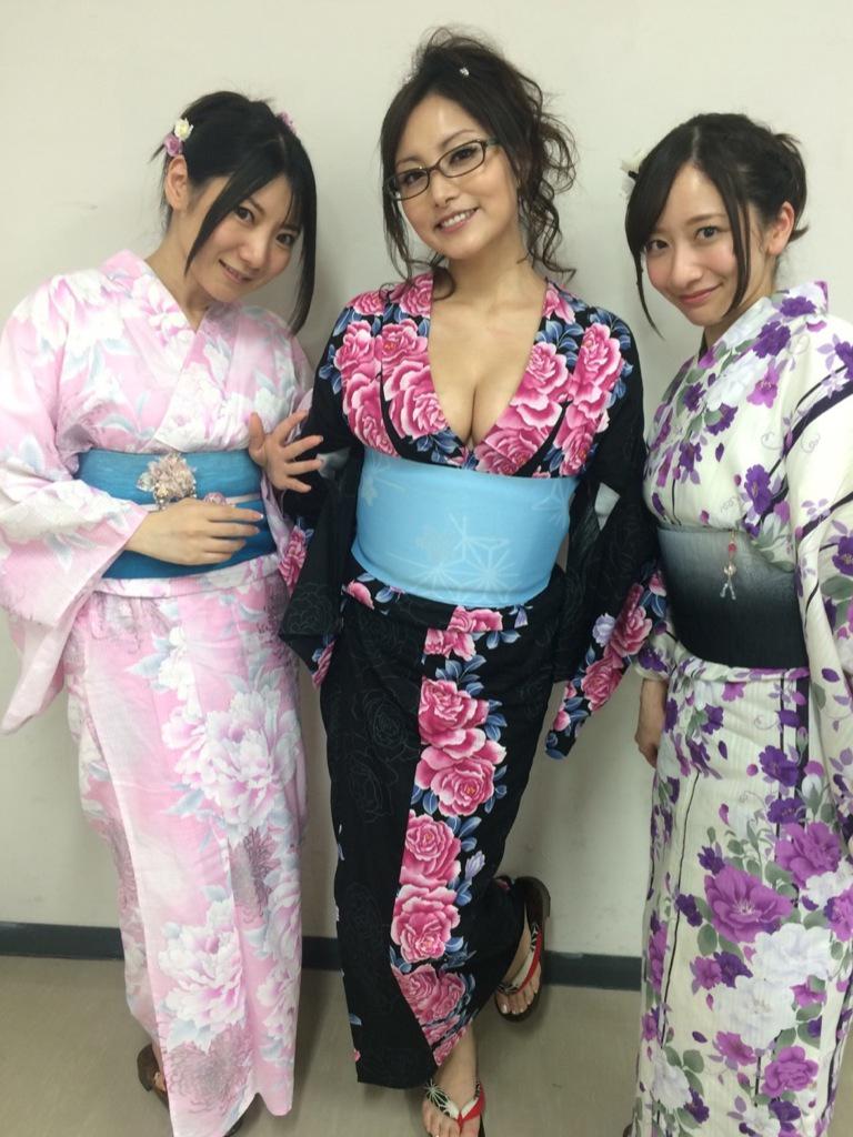 ひろゆきちゃん Sur Twitter Vhitomin 先生 智秋さんの浴衣どうやって胸元だけ開けてあるんですか 魔改造してるんですか 普通の 浴衣の構造上あんな風には着れる気がしないんですが ひろゆきちゃん Sur Twitter Vhitomin 先生 智秋さんの浴衣どうやって胸元だけ開けてあるんですか 魔改造してるんですか 普通の 浴衣の構造上あんな風には着れる気がしないんですが