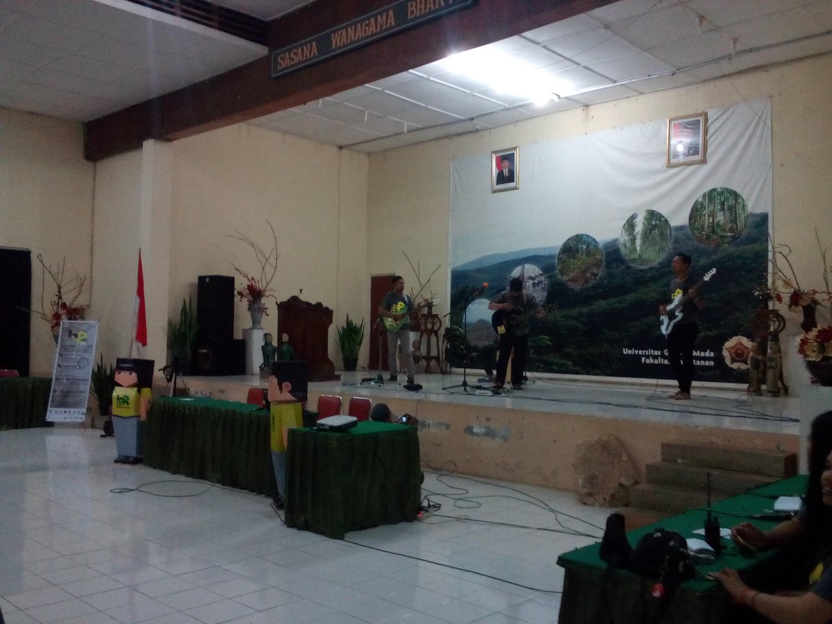wanagamarally's tweet photo. Penampilan @hailjhon di malam inagurasi @wanagamarally #WRXIII http://t.co/PXe2yKa4MD
