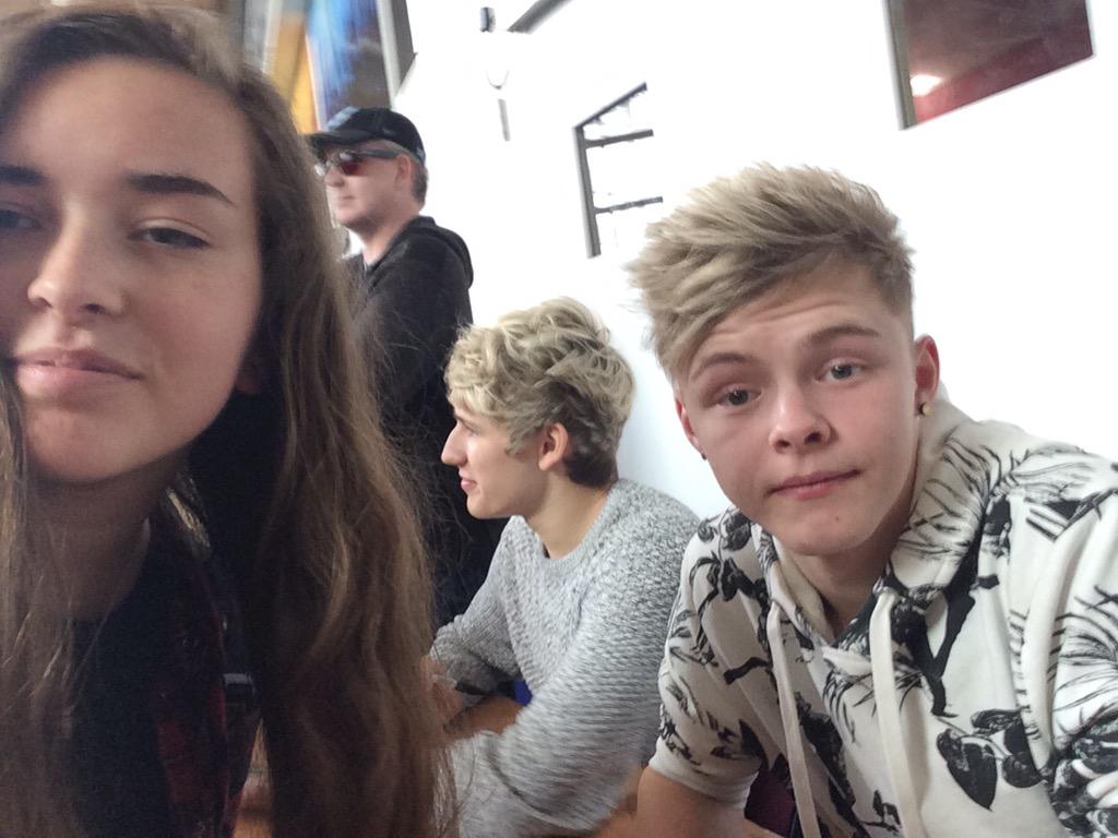 jasmineljones's tweet photo. the pictures are horribleπ· but love youπππ #TheTideSigning @TheTide @TheTideLevi (couldn't tag you @thetidenate ) http://t.co/9Gx7GsDnOX