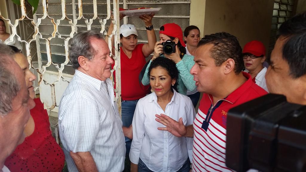 Erubiel_Alonso_'s tweet photo. Estamos en #Teapa junto a nuestros candidatos en el recorrido casa por casa. #JuntosNadieNosPara http://t.co/6OGWNYXE2d