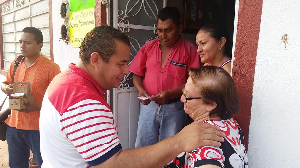 Erubiel_Alonso_'s tweet photo. Estamos en #Teapa junto a nuestros candidatos en el recorrido casa por casa. #JuntosNadieNosPara http://t.co/6OGWNYXE2d