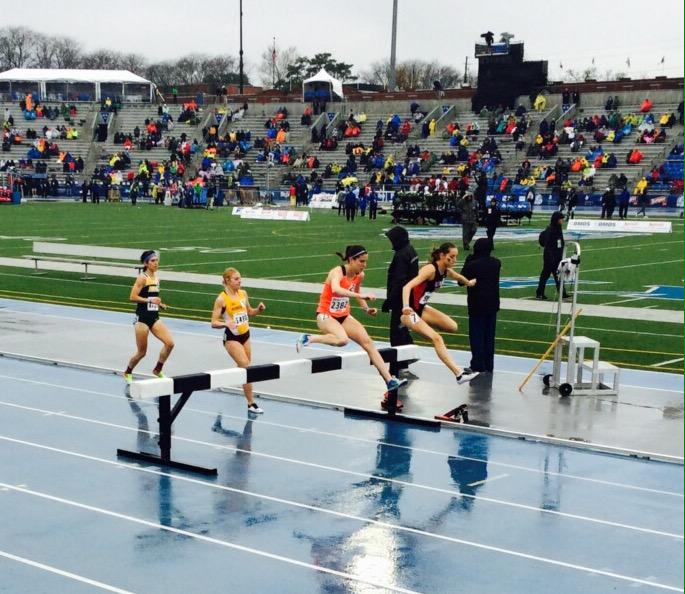 RedbirdTFXC's tweet photo. Ariel and Kelly side by side in the women's steeple chase #DrakeRelays2015 http://t.co/std3GNTqar